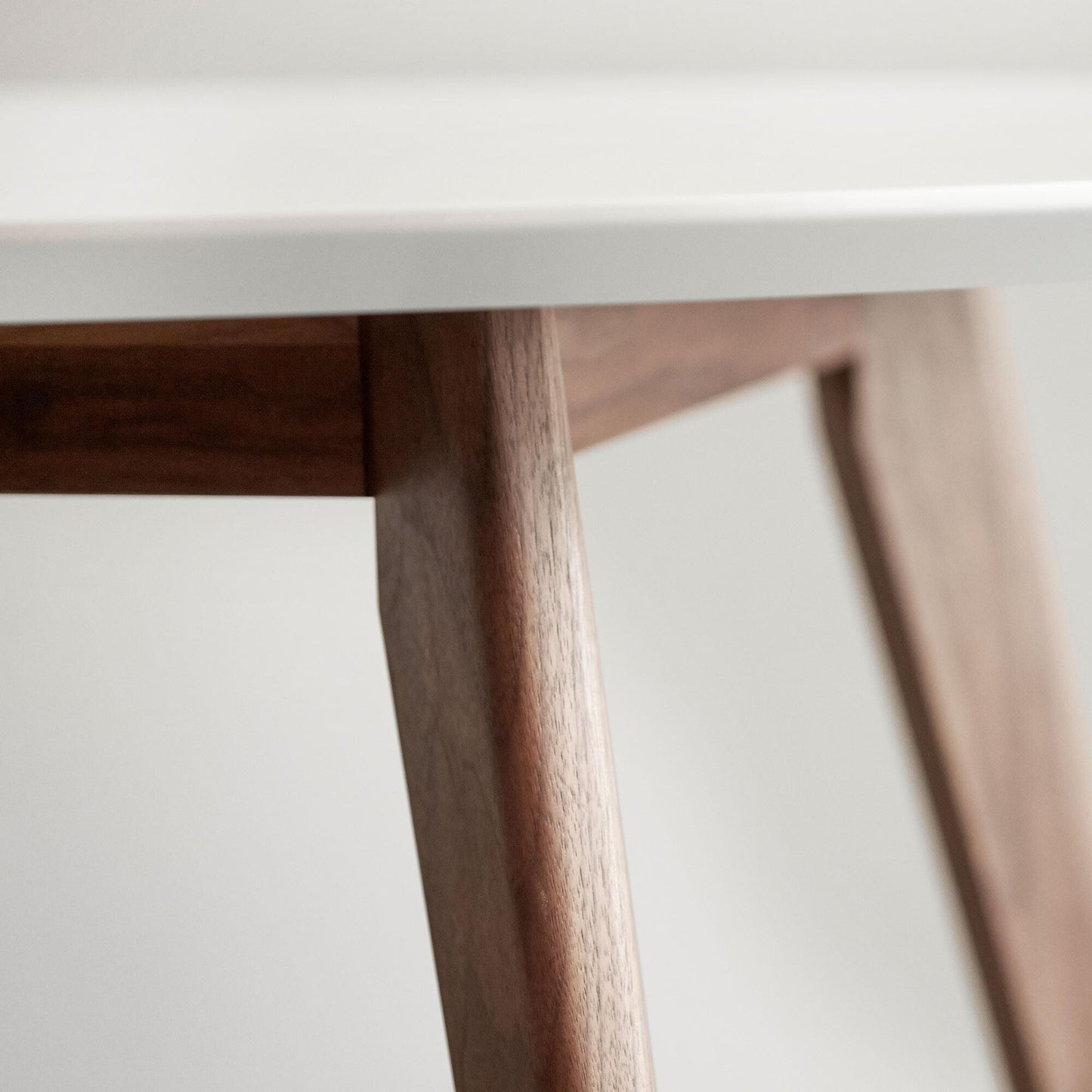 DK10 Esstisch ausziehbar Beine Massivholz Weiß