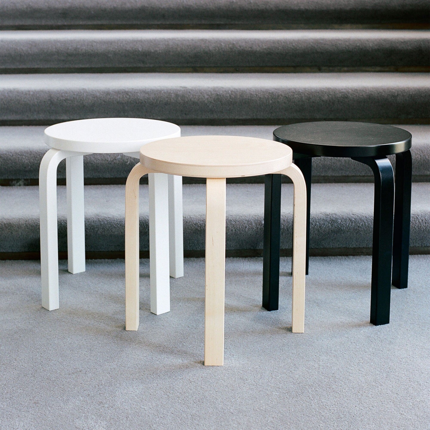 60 Hocker Gestell lackiert Weiß