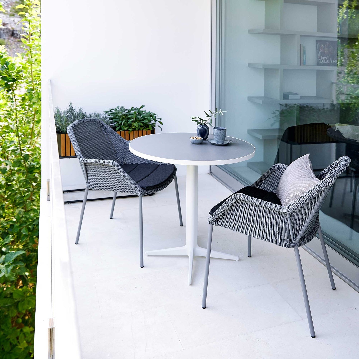 Breeze Gartenarmlehnstuhl Hellgrau