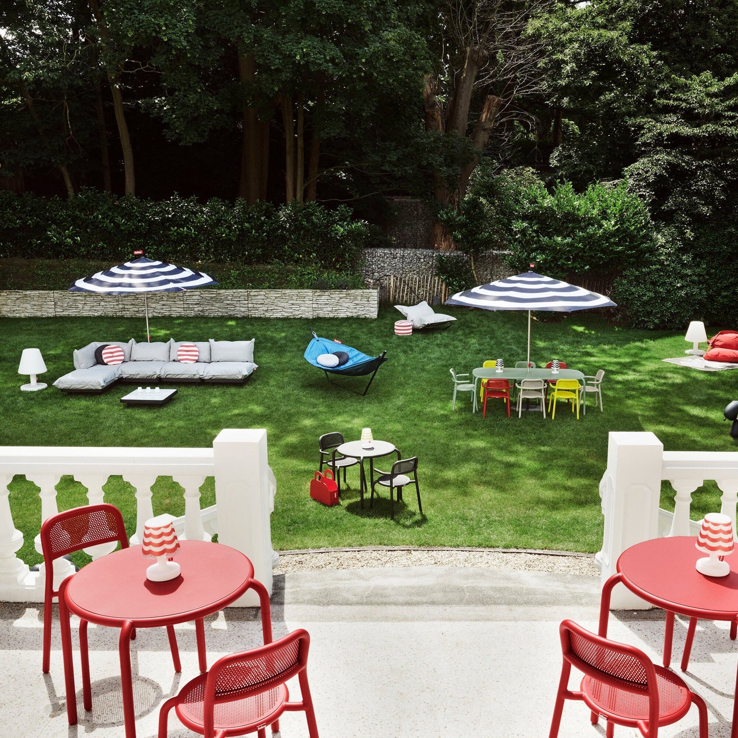 Toní Bistrotisch + Gartenarmlehnstuhl