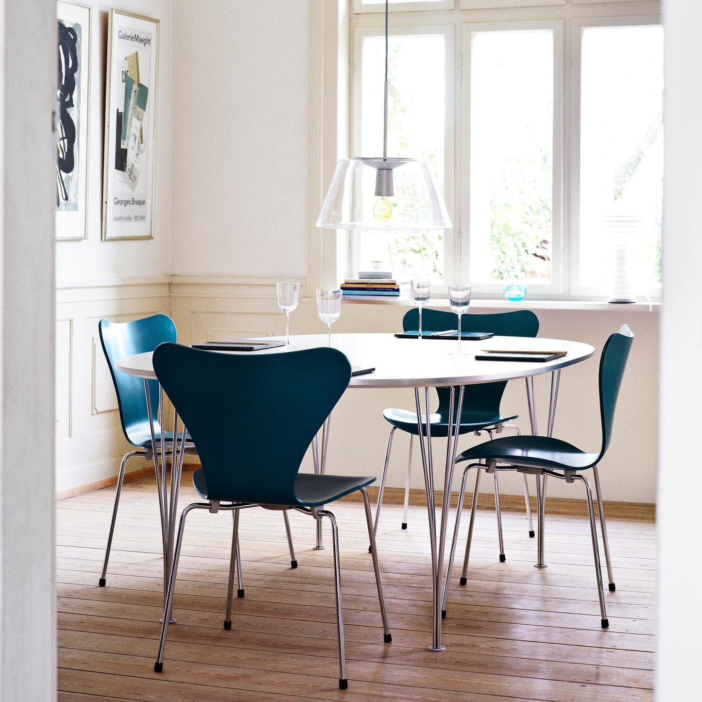 B611 Super-elliptischer Tisch 135x90x72cm Weiß