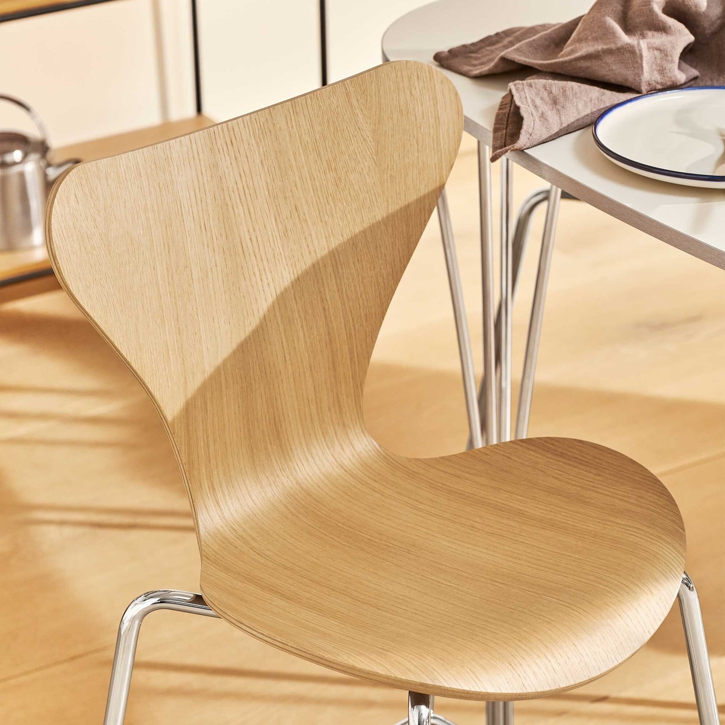 Serie 7™ Juniorstuhl Schwarz