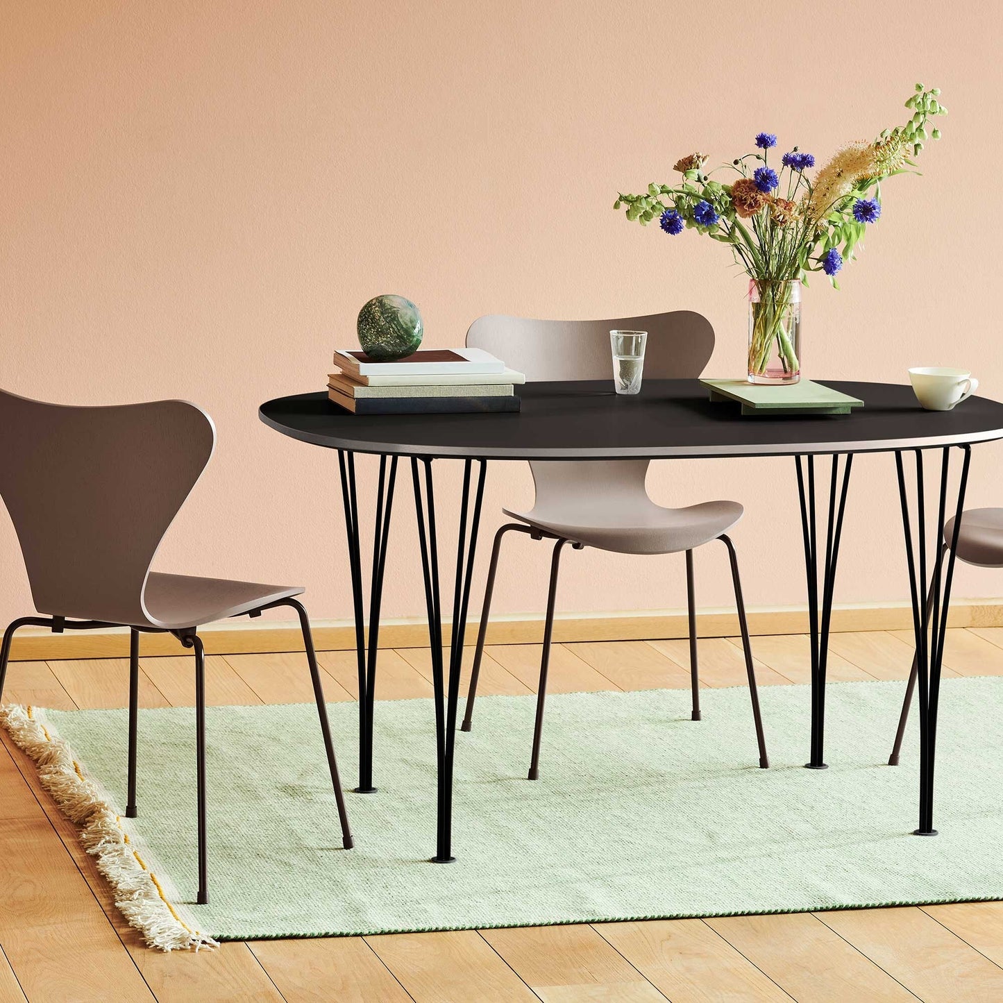 Serie 7™ Stuhl gefärbte Esche Braun Bronze