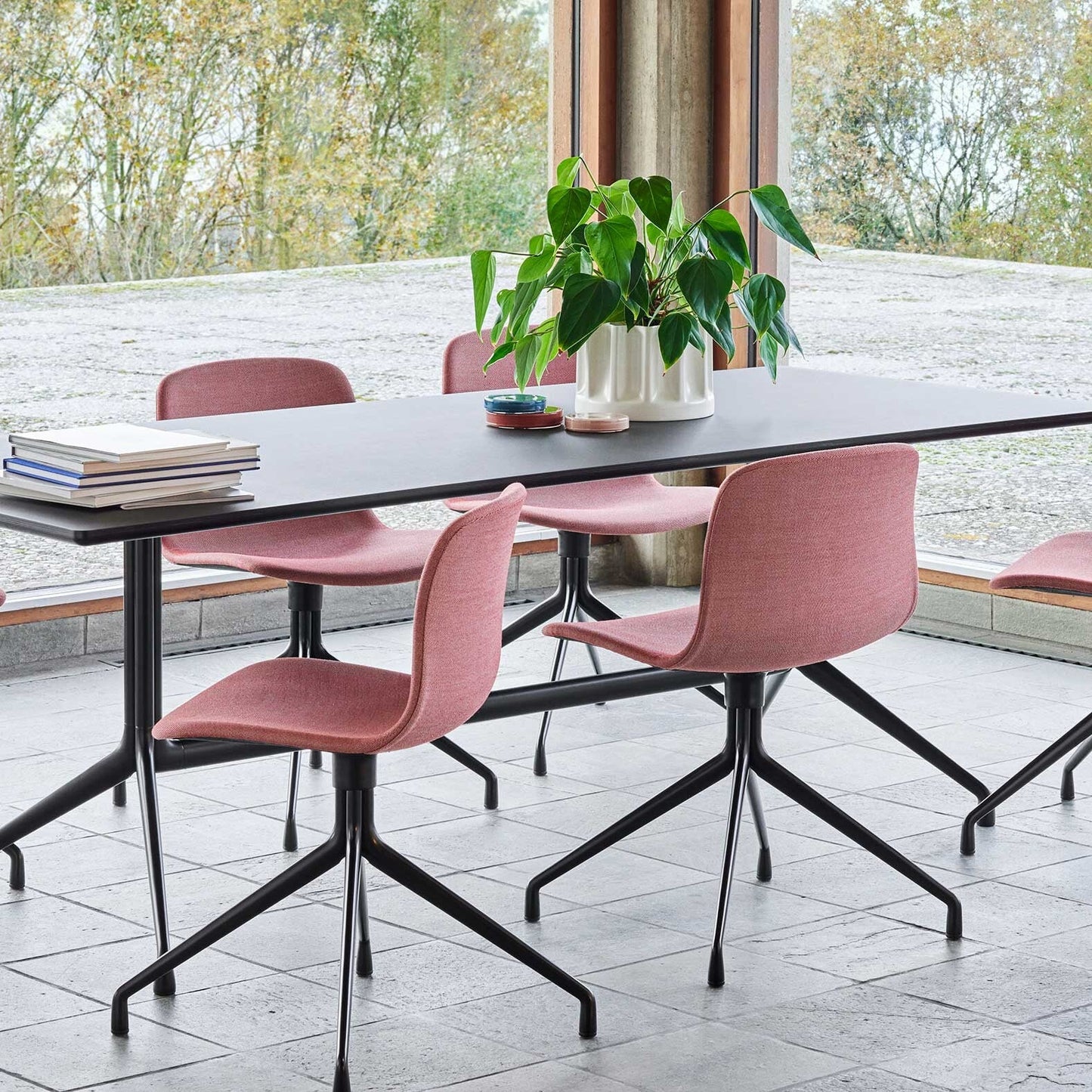 About a Table AAT 10 Esstisch Tischplatte Linoleum Schwarz