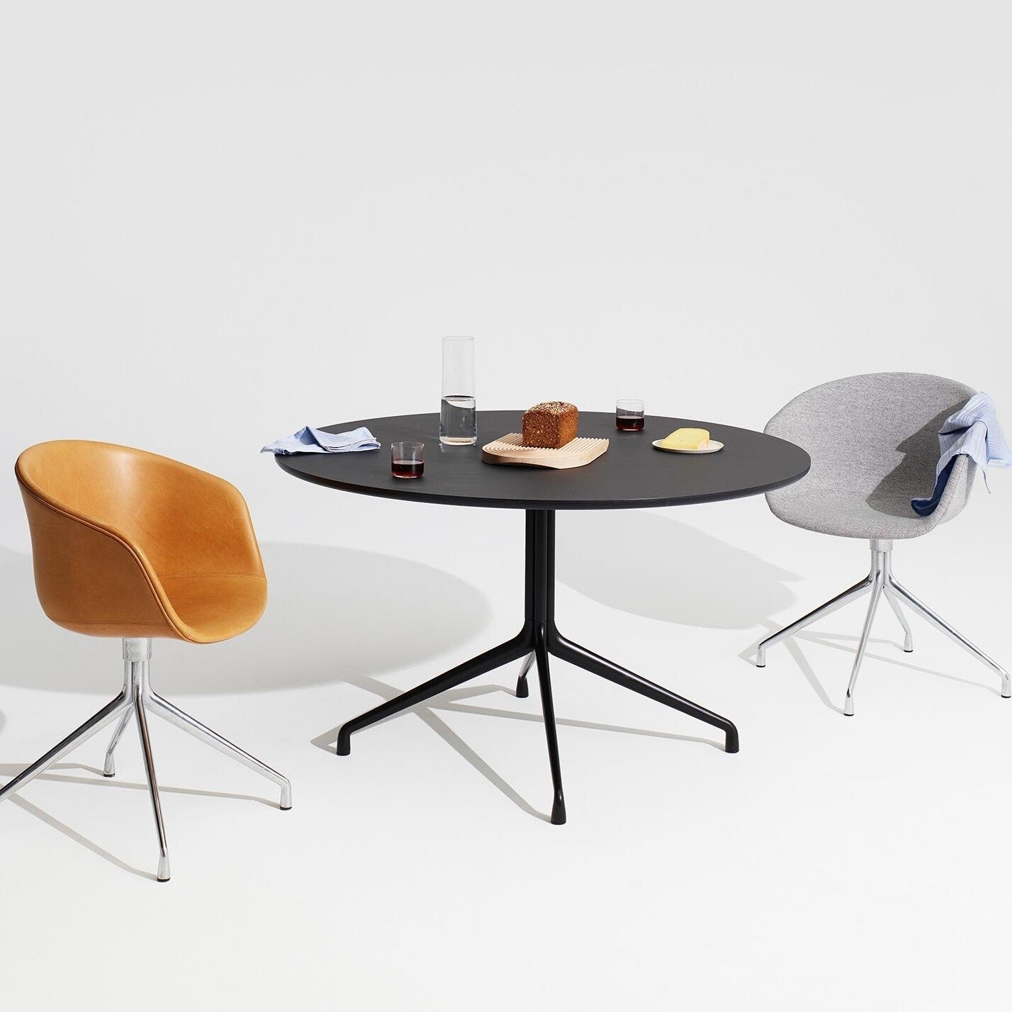 About a Table AAT 20 Esstisch Linoleum Ø100cm Schwarz