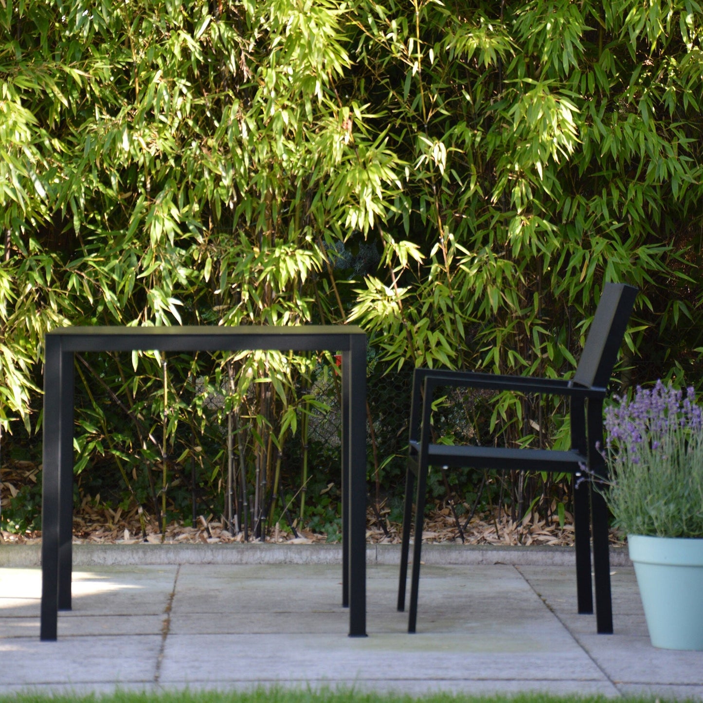 Aria Gartentisch Schwarz