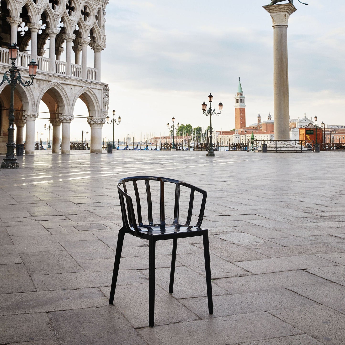 Venice Gartenarmlehnstuhl glänzend