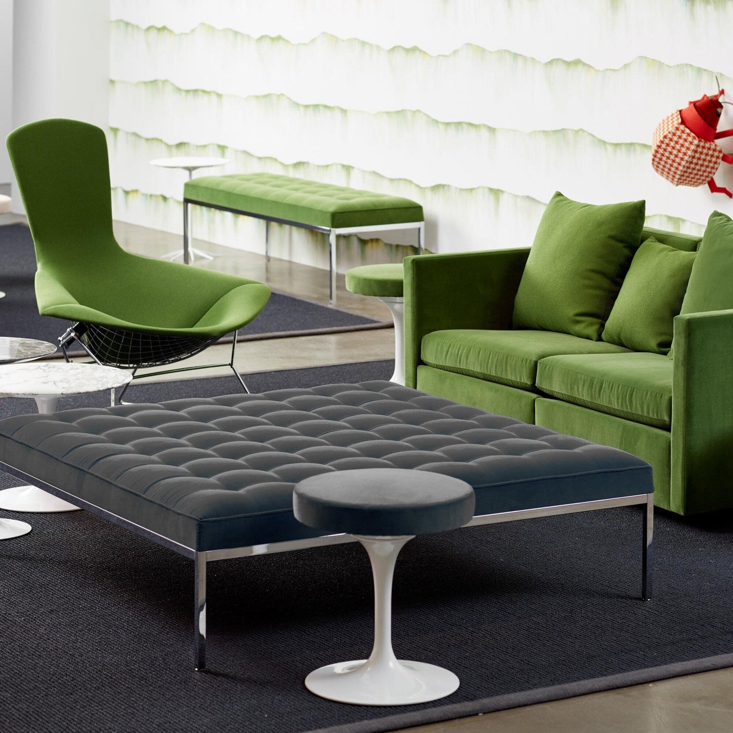 Tulip Eero Saarinen Hocker Schwarz