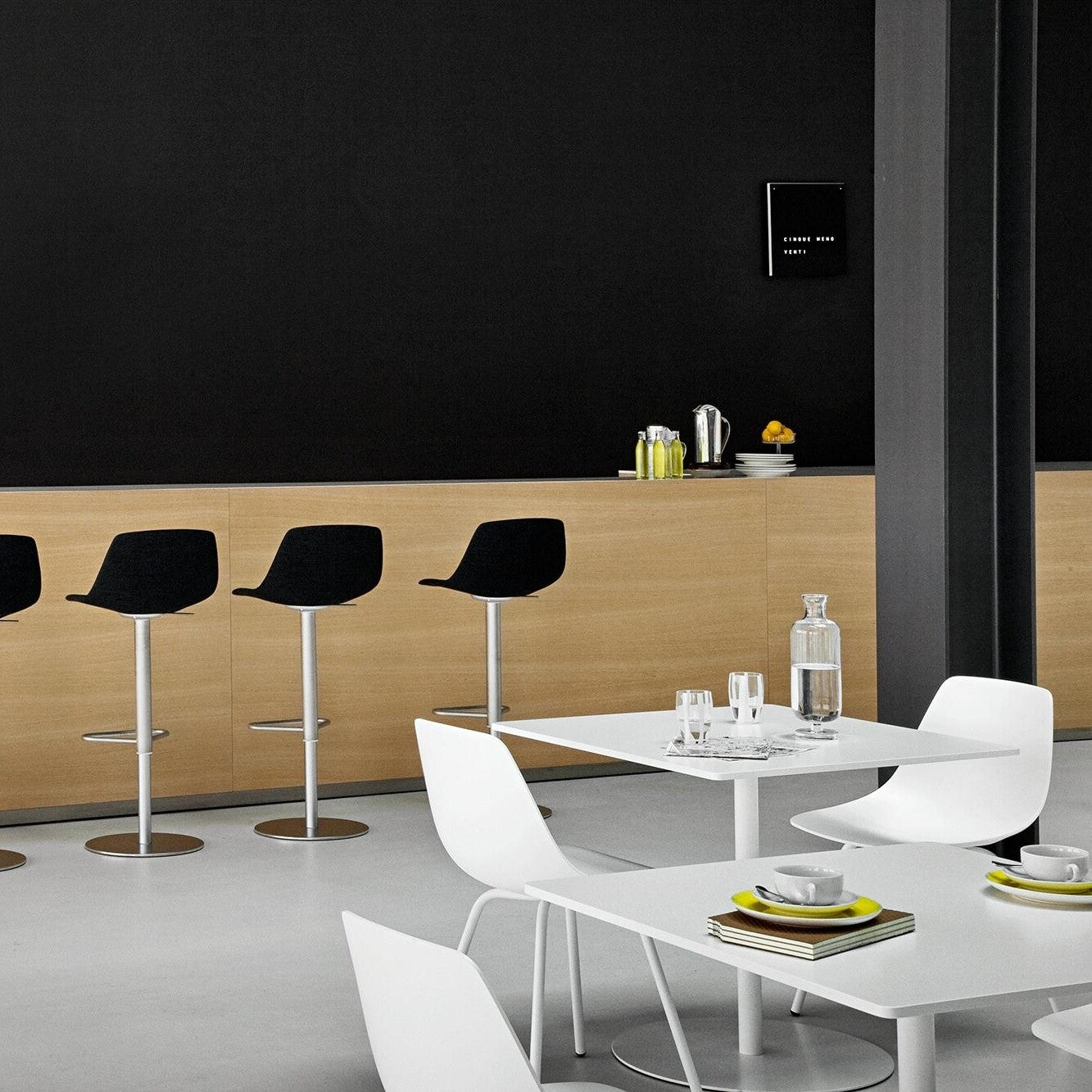 Brio Bistrotisch Gestell weiß H72cm Schwarz