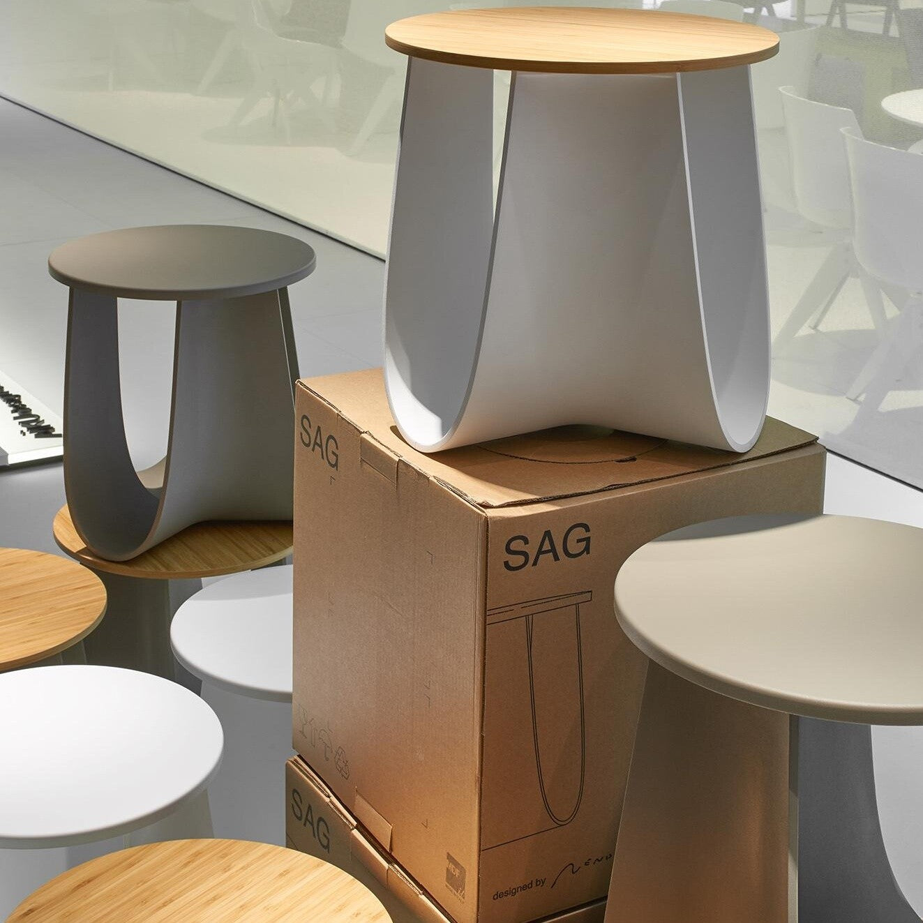 Sag Hocker/Beistelltisch Weiß