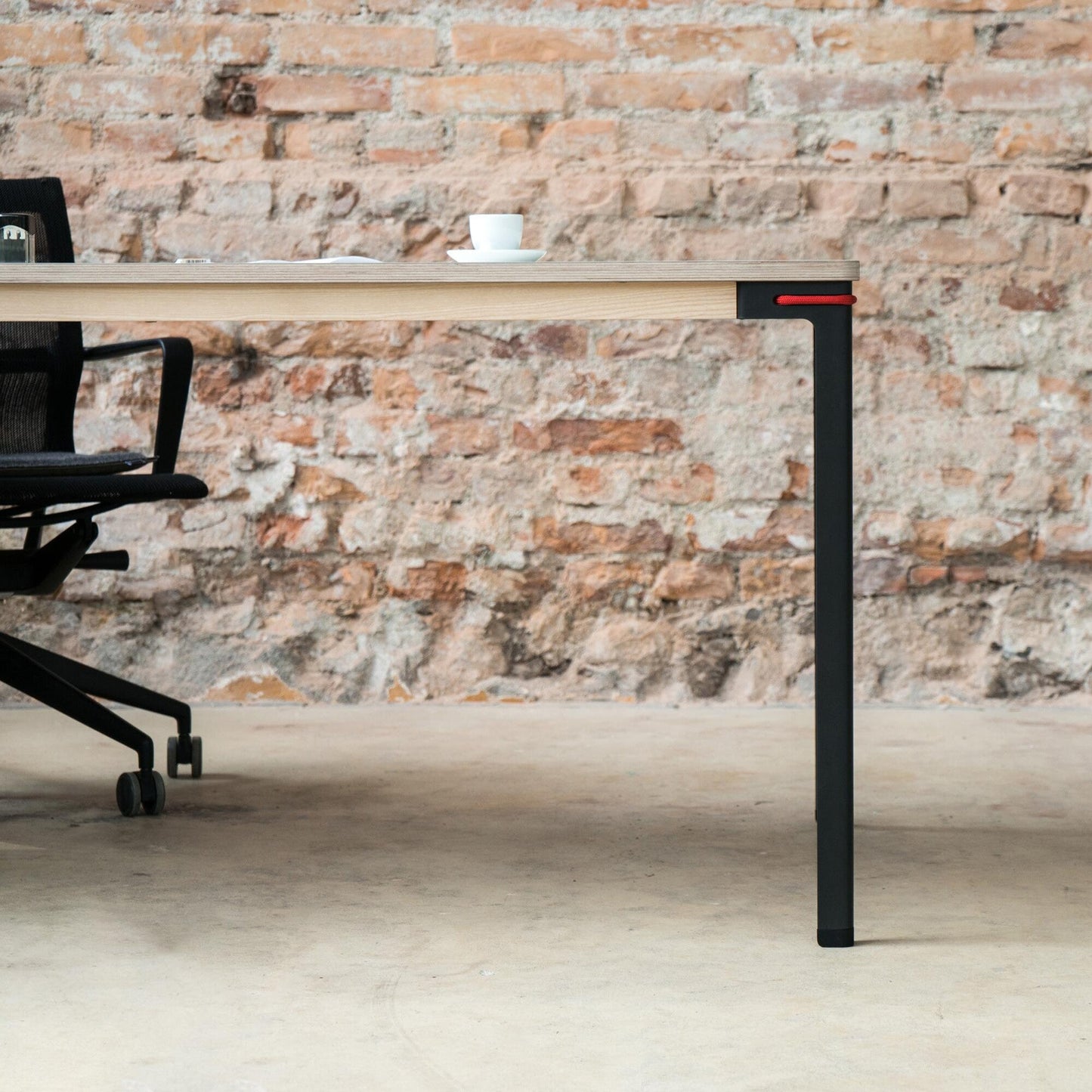 Seiltänzer Tisch quadratisch Schwarz