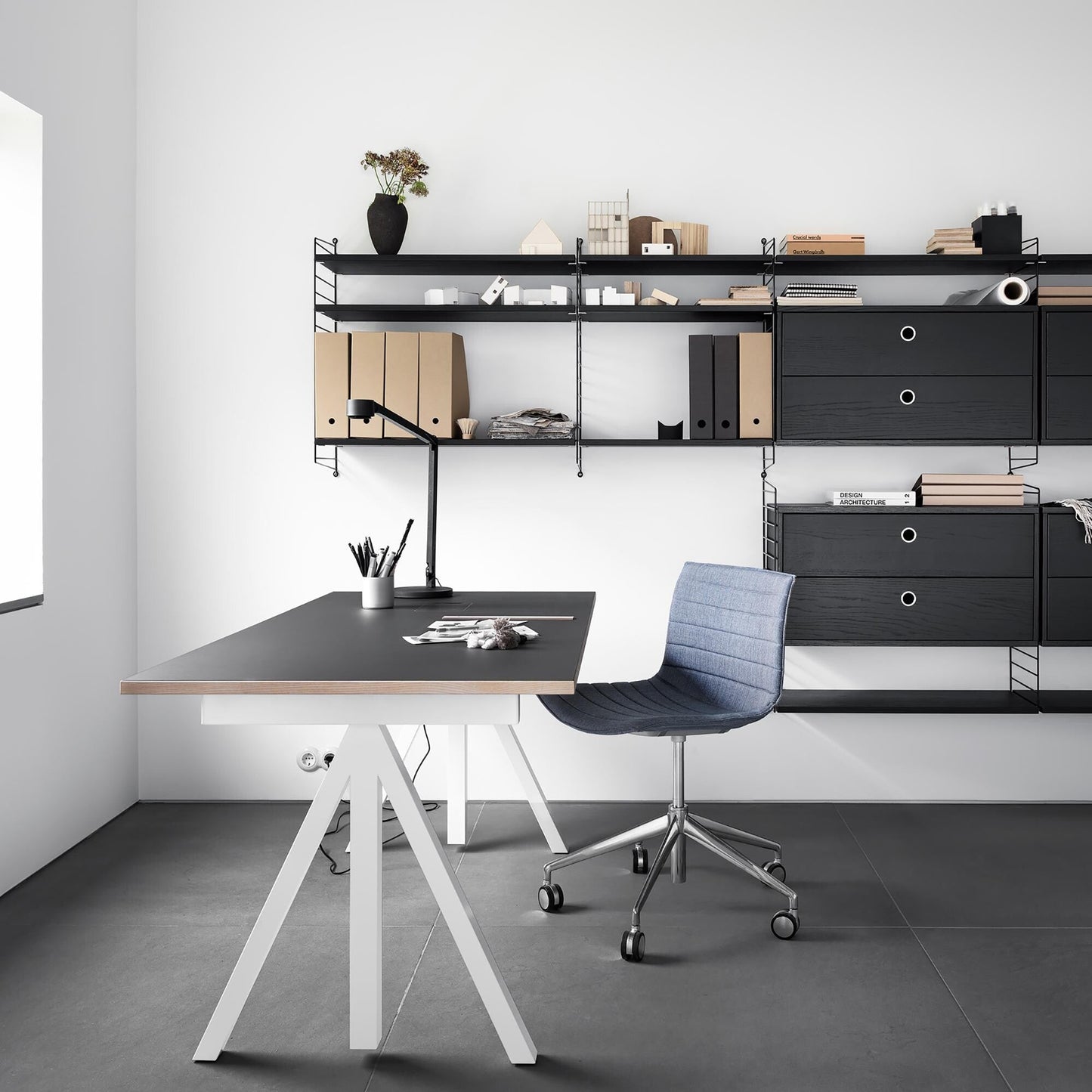 String Works Desk Schreibtisch Esche 140x78cm Weiß
