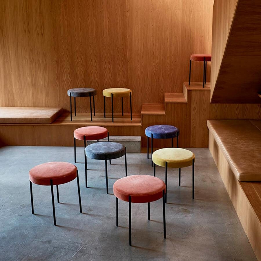 Series 430 Hocker Schwarz
