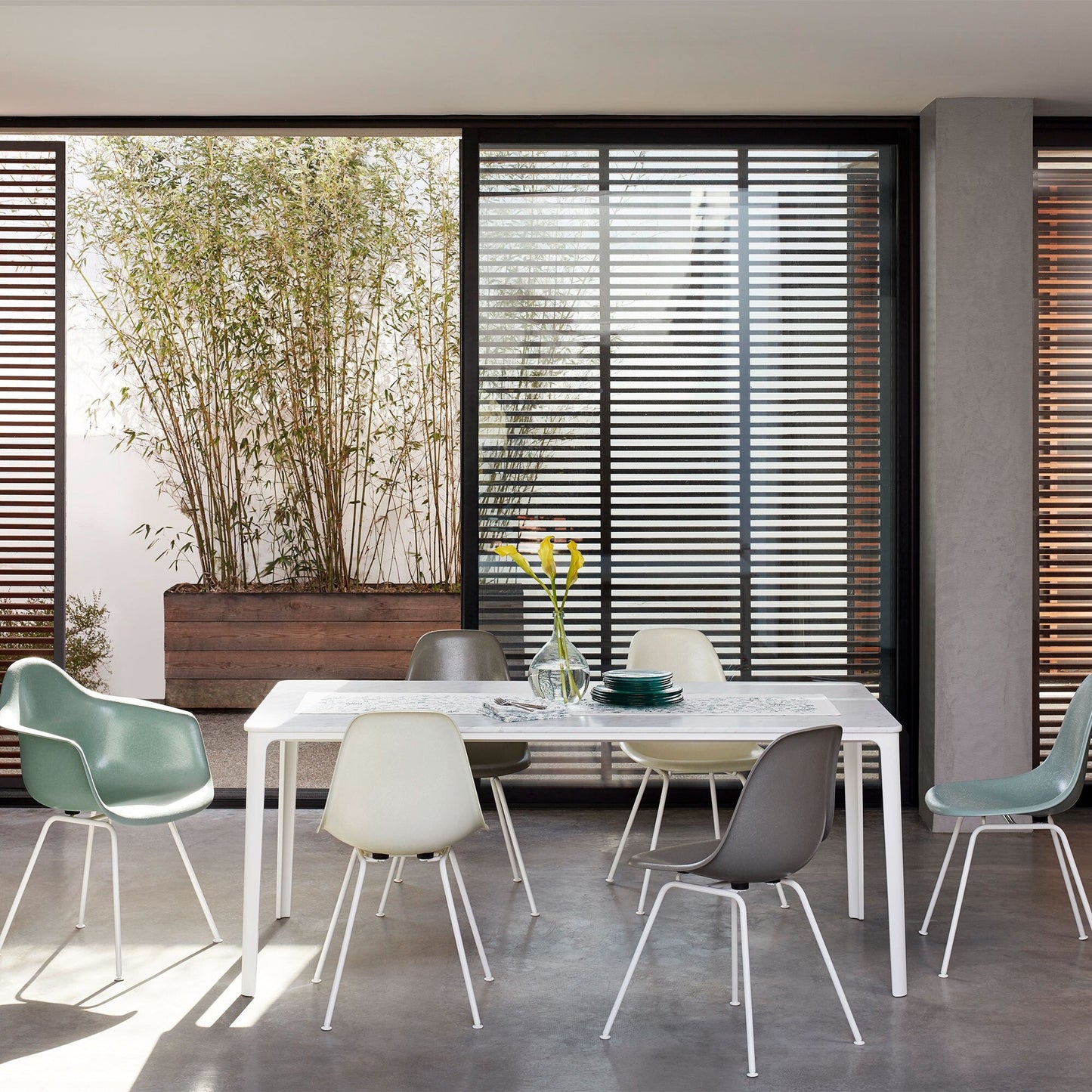 Eames Fiberglass Side Chair DSX Gestell weiß Weiß