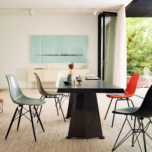 Eames Fiberglass Side Chair DSX schwarz Schwarz