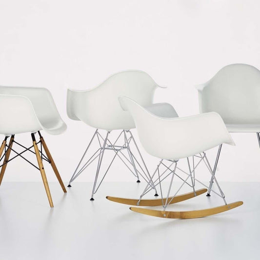 Eames Plastic Side Chair DAR gepolstert Gestell verchromt Schwarz