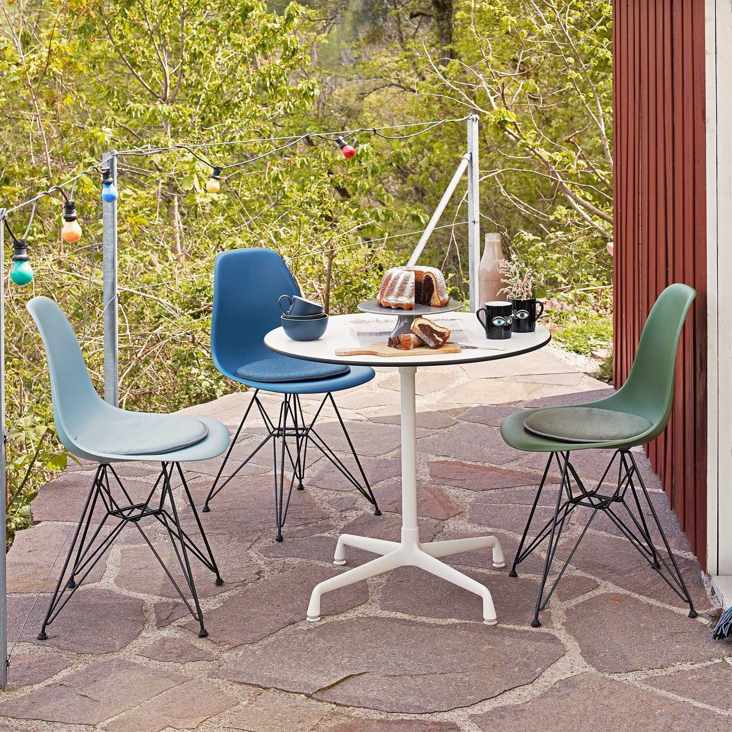 Eames Plastic Side Chair DSR RE Gestell schwarz Schwarz