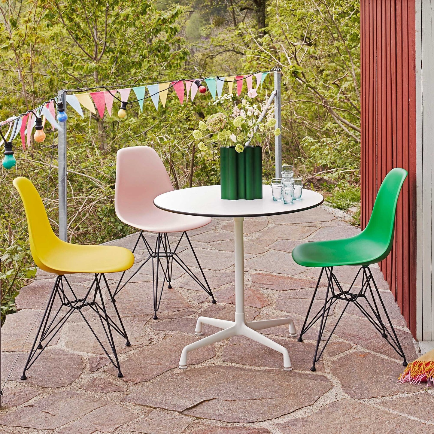 Eames Plastic Side Chair DSR RE Gestell schwarz Schwarz