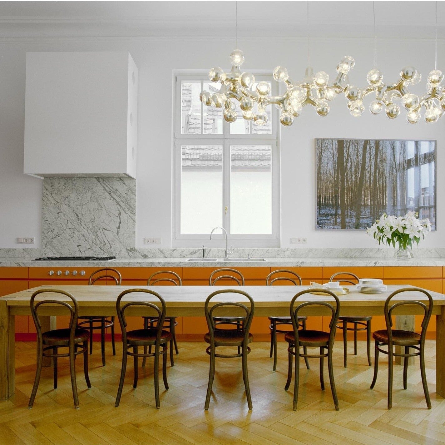 e15 TA04 BigFoot Esstisch