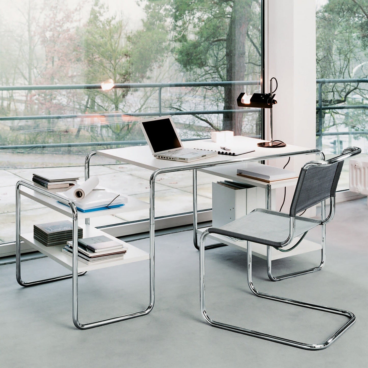 S 34 N Freischwinger Armlehnstuhl Schwarz