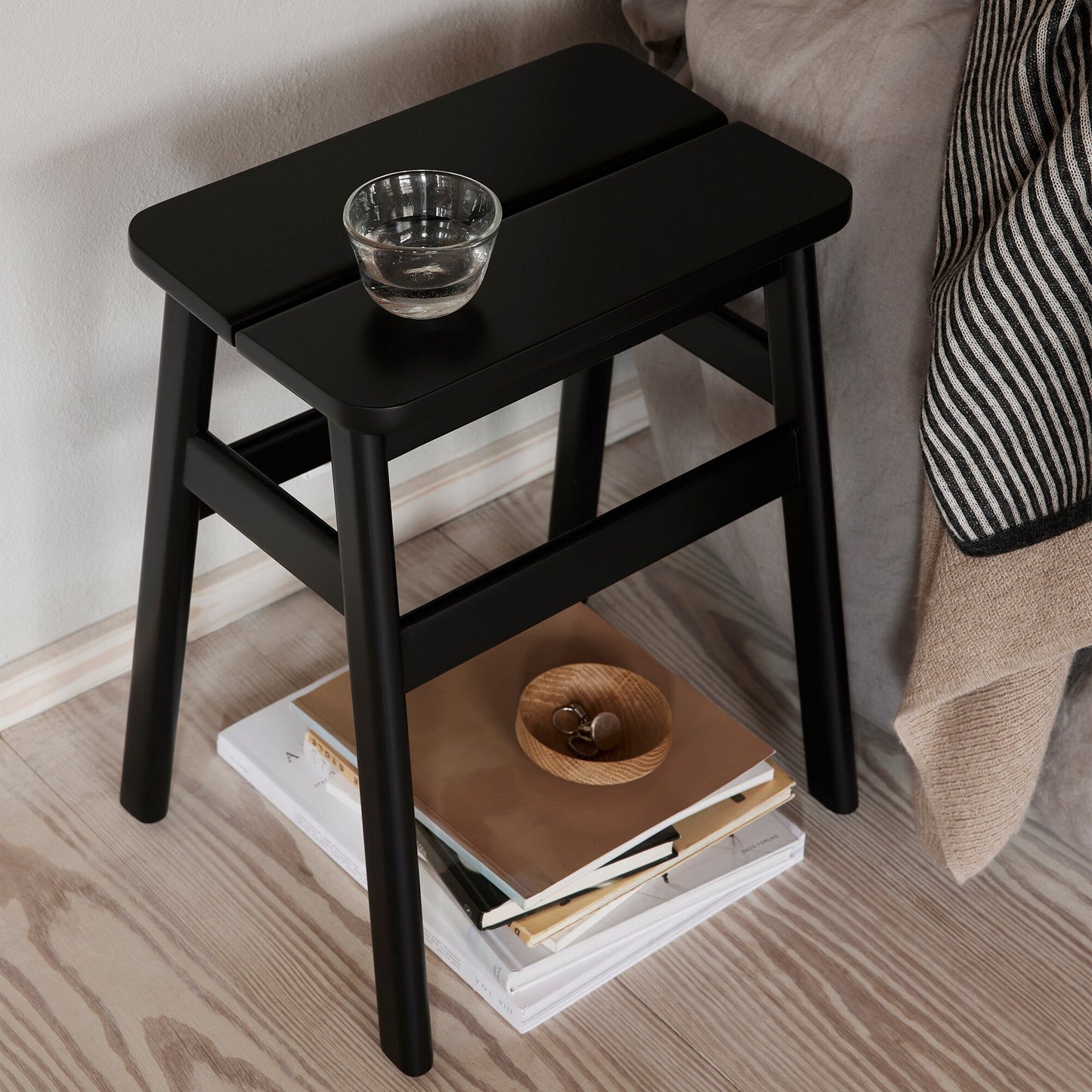 Angle Standard Hocker Weiß