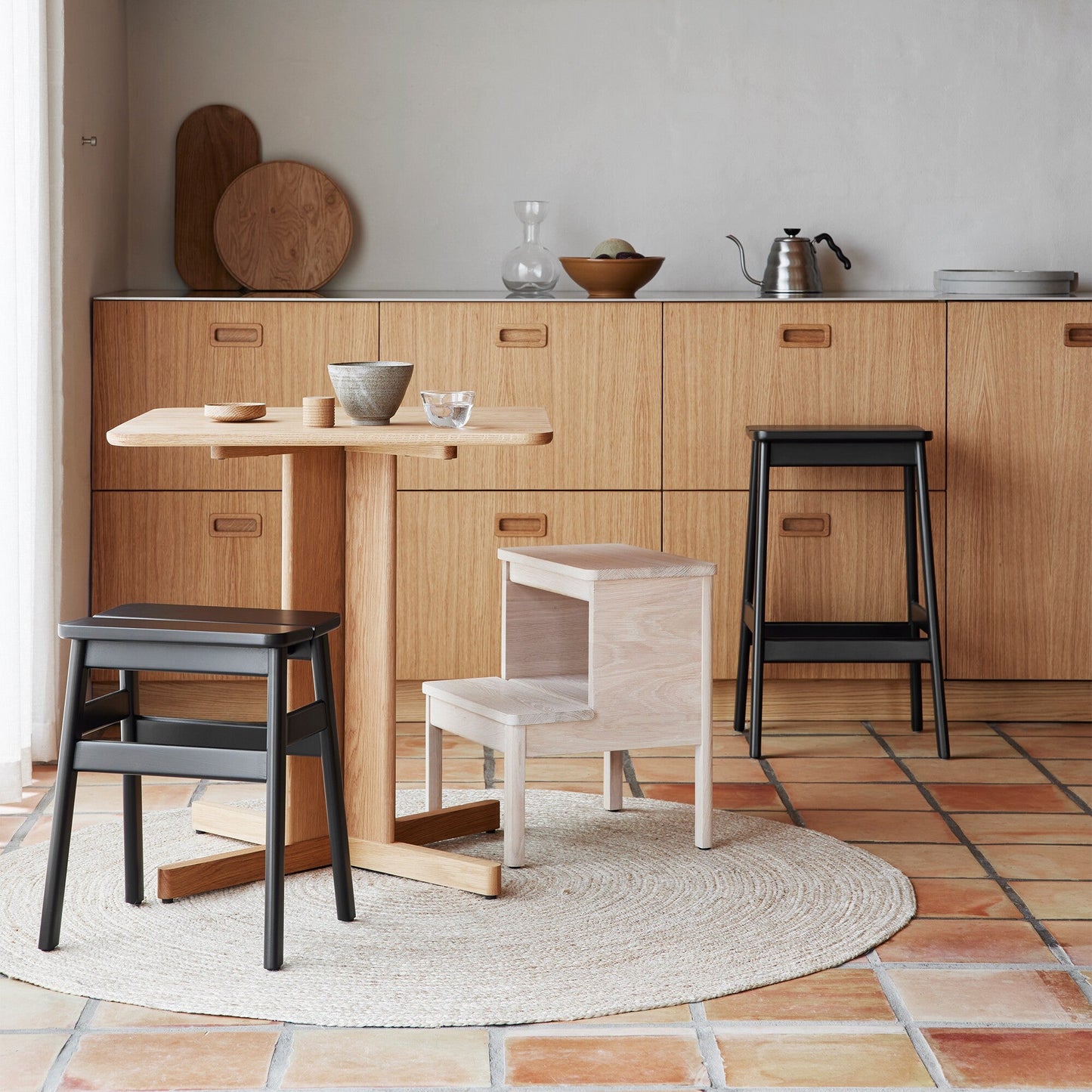 Angle Standard Hocker Schwarz