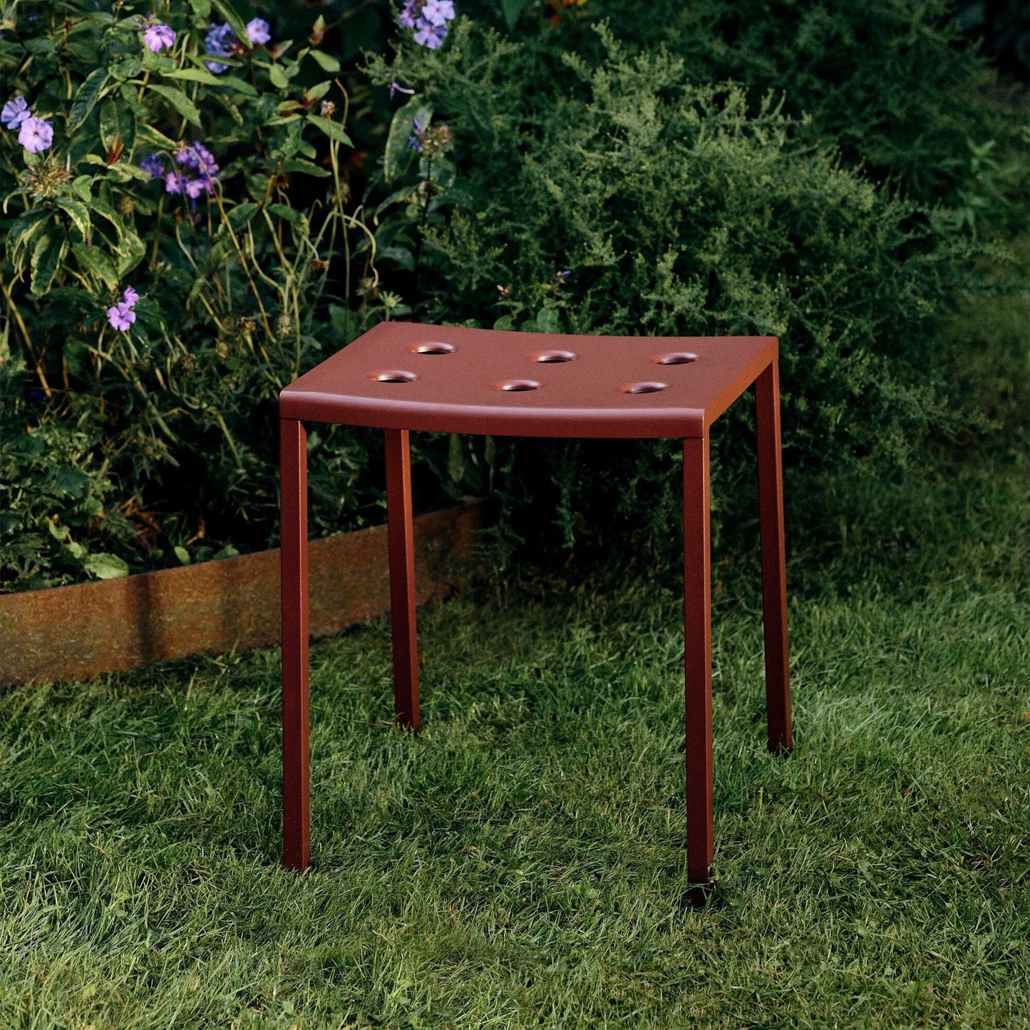 Balcony Hocker Eisenrot