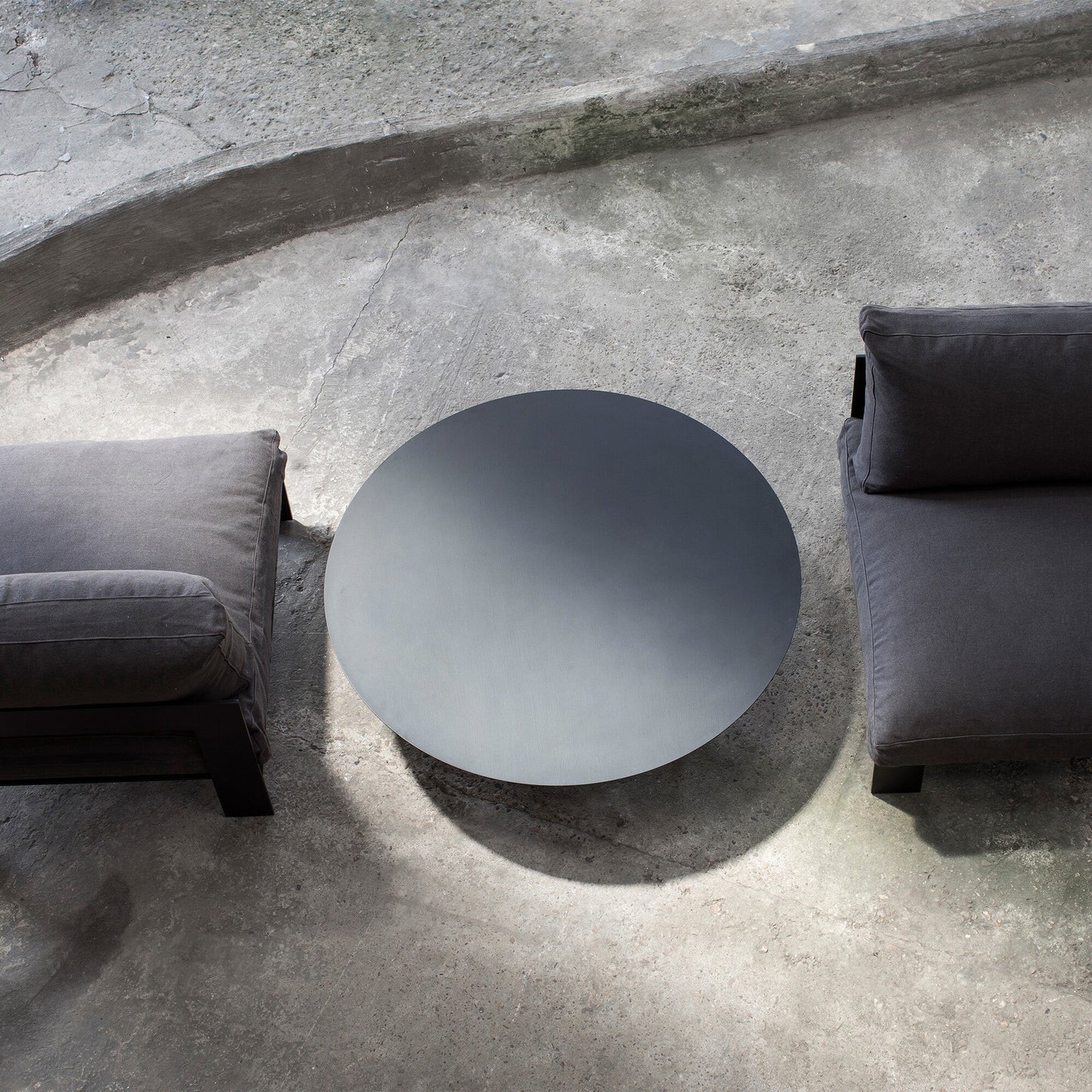03 Couchtisch Ø 118cm Schwarz
