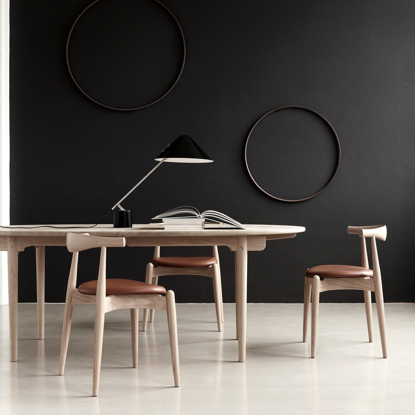 CH20 Elbow Chair