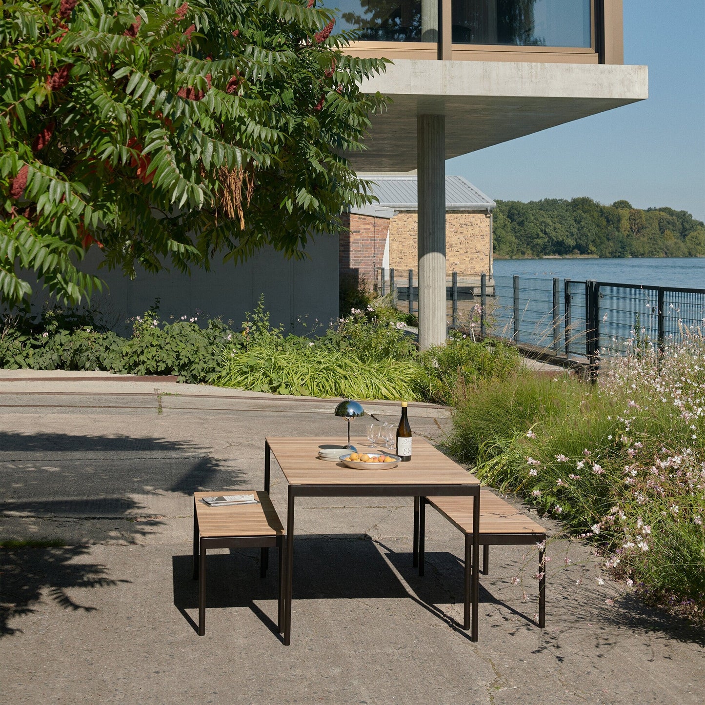 Ville AV25 Gartentisch S Bronze green