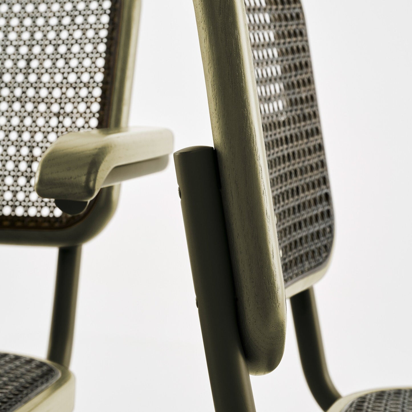 S 32 V Freischwinger Stuhl mit Rohrgeflecht Dark Melange