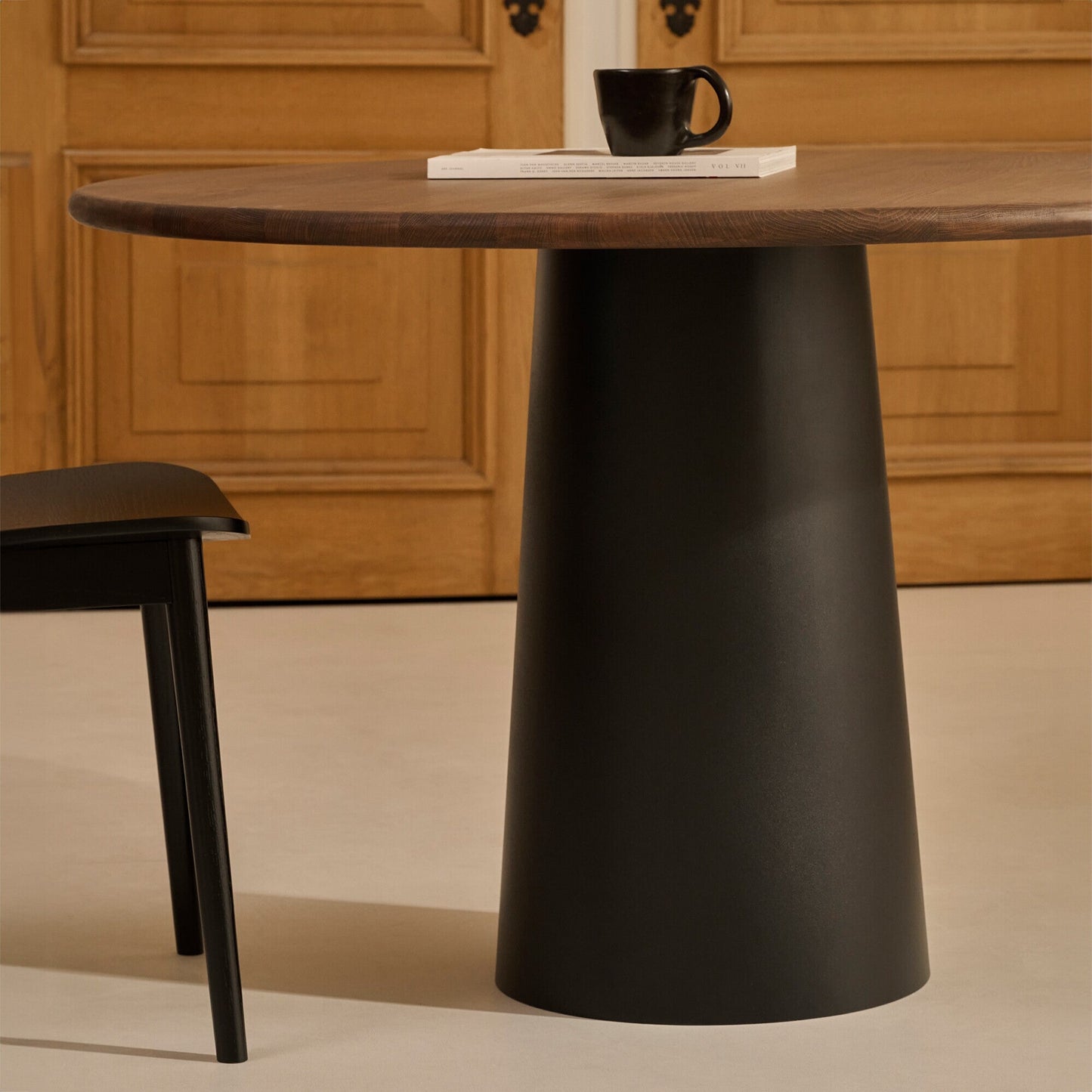 Circle of Calm Esstisch Ø 120cm Schwarz