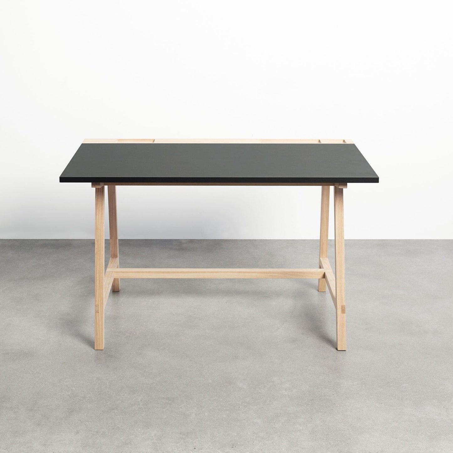 D1 Schreibtisch Anthrazit