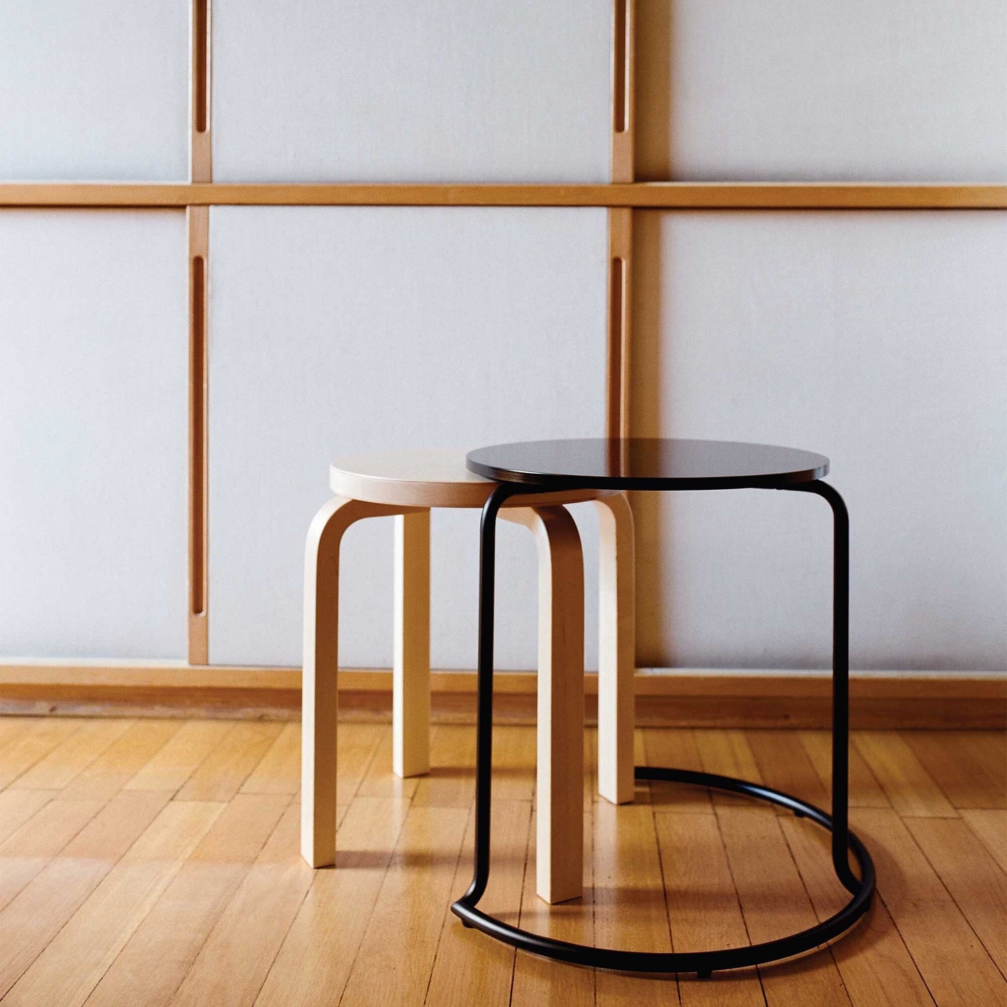 E60 Hocker Gestell klar lackiert Natur