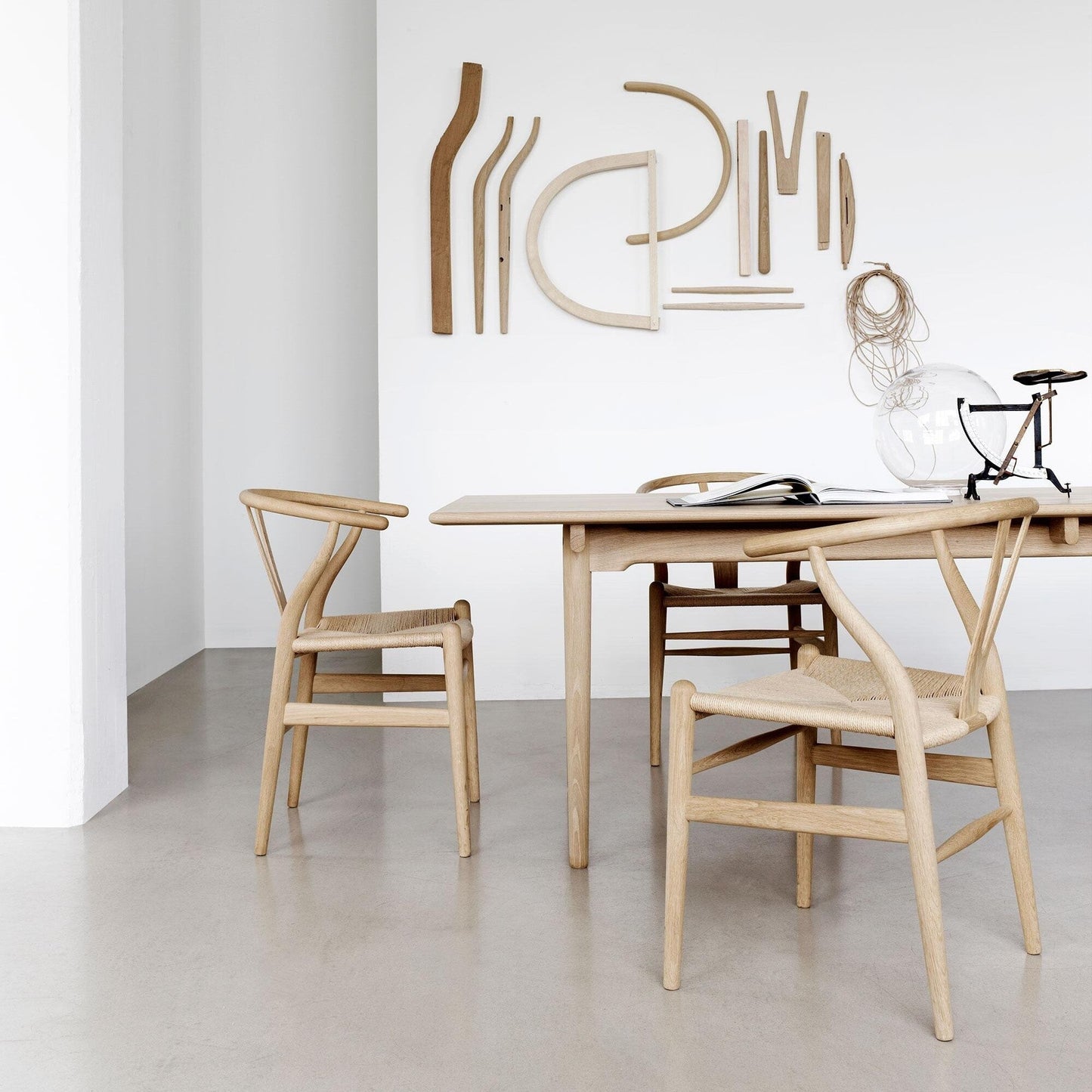 CH24 Wishbone Chair Gestell Eiche Schwarz