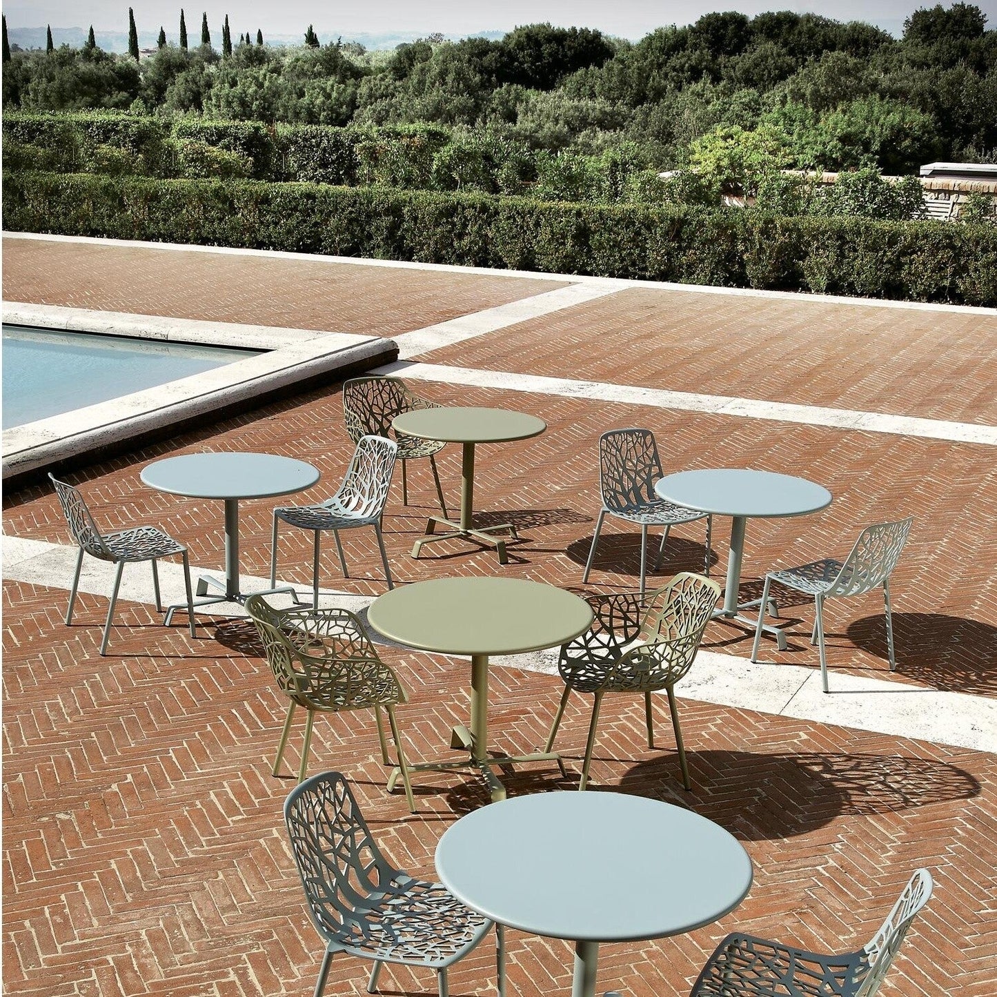 Forest Gartenarmlehnstuhl Schwarz