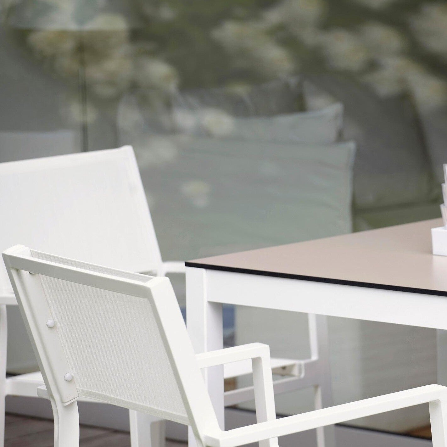 Cubic Gartenarmlehnstuhl 4er Set Weiß