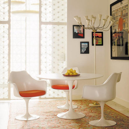 Saarinen Tulip Armlehnstuhl drehbar Weiß