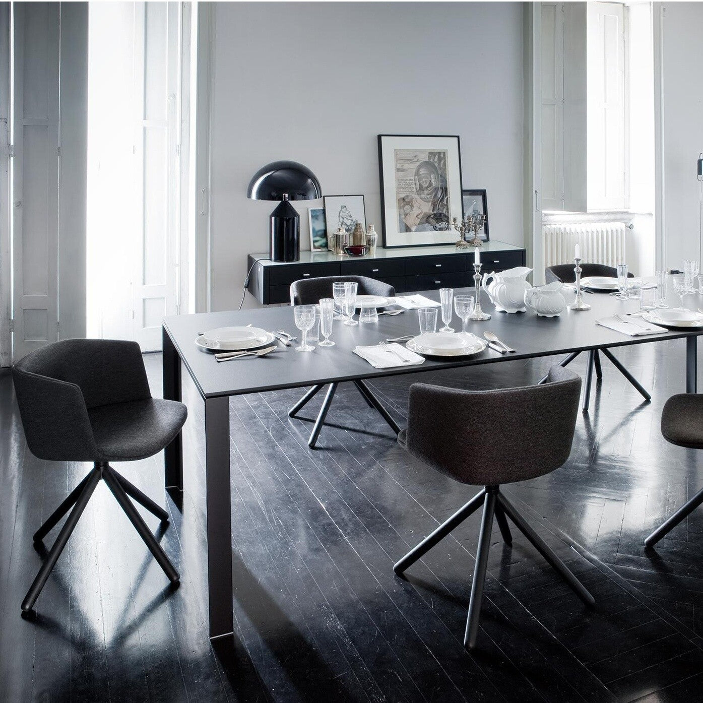 Cut S148 Armlehnstuhl Gestell schwarz gepolstert Schwarz