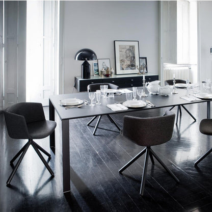 Cut S148 Armlehnstuhl Gestell schwarz gepolstert Schwarz