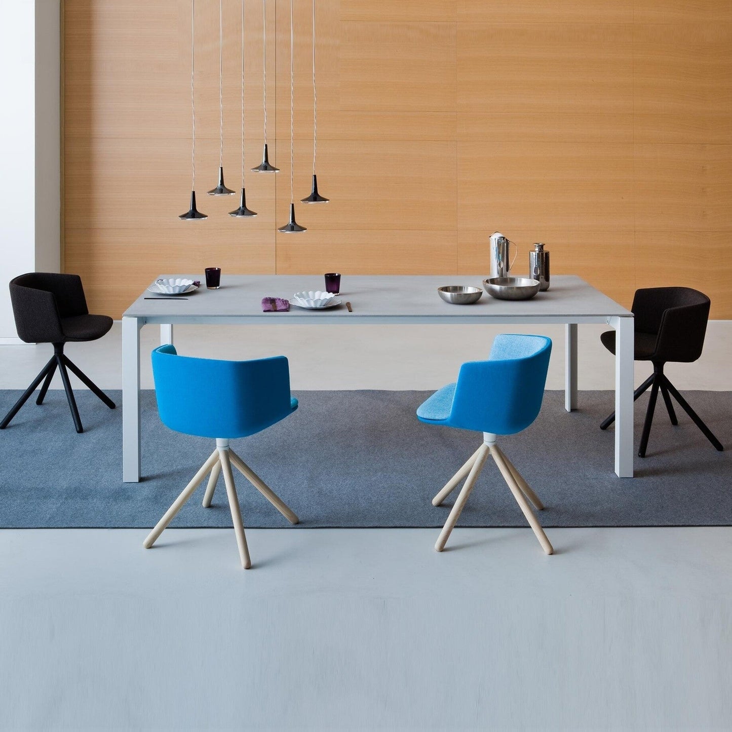 Cut S148 Armlehnstuhl Gestell schwarz gepolstert Schwarz