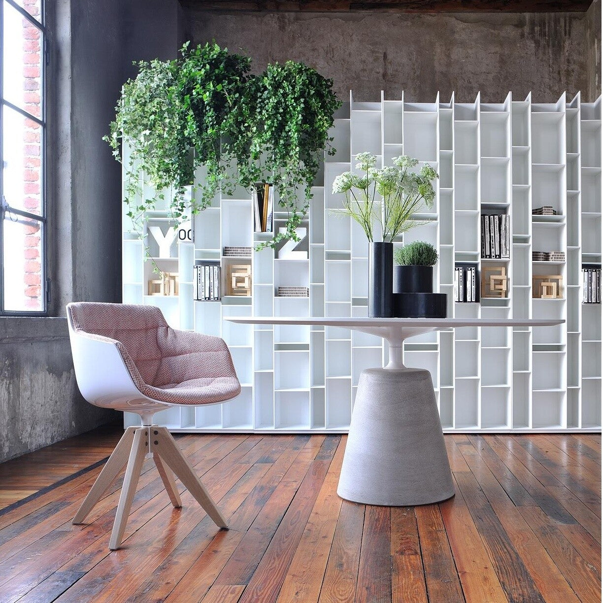 Flow Slim Armlehnstuhl Eiche gepolstert Schwarz