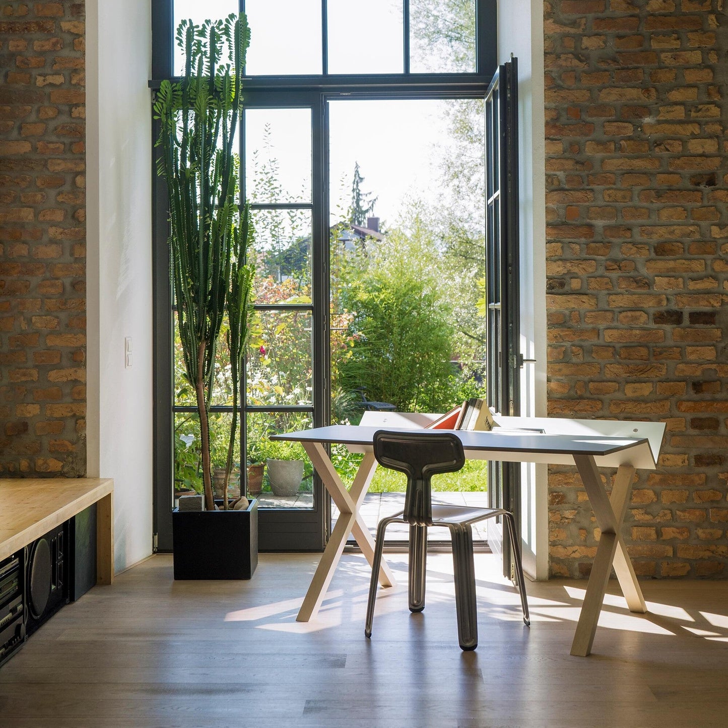 Moormann Kant Sekretär Weiß