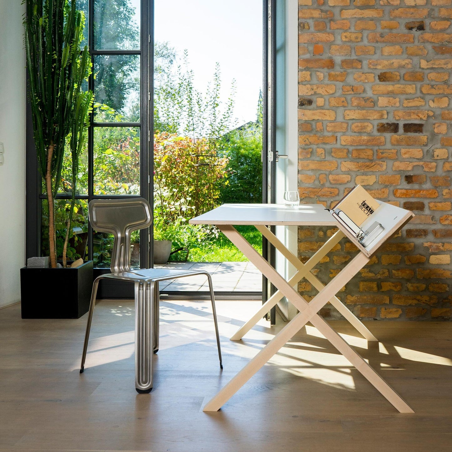 Moormann Kant Sekretär Weiß