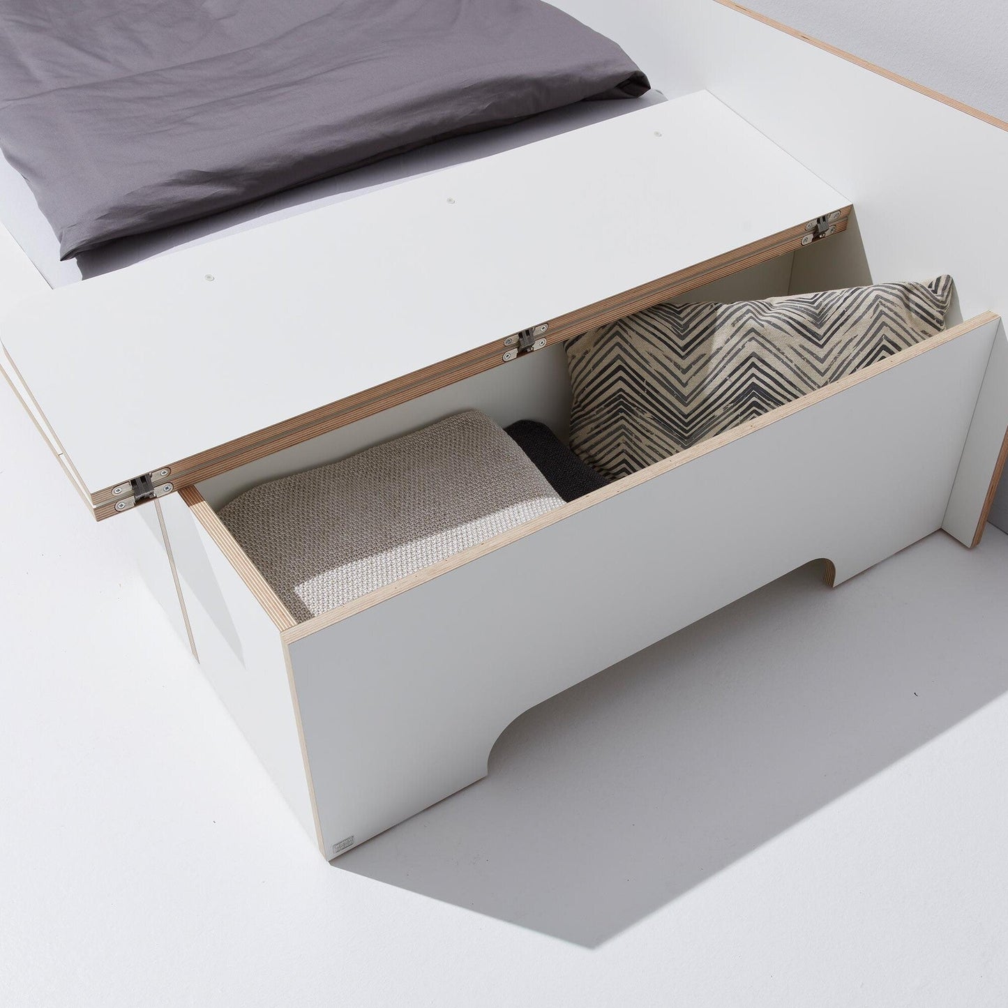 Plane Einzelbett mit Bettkasten links 90x200cm Natur