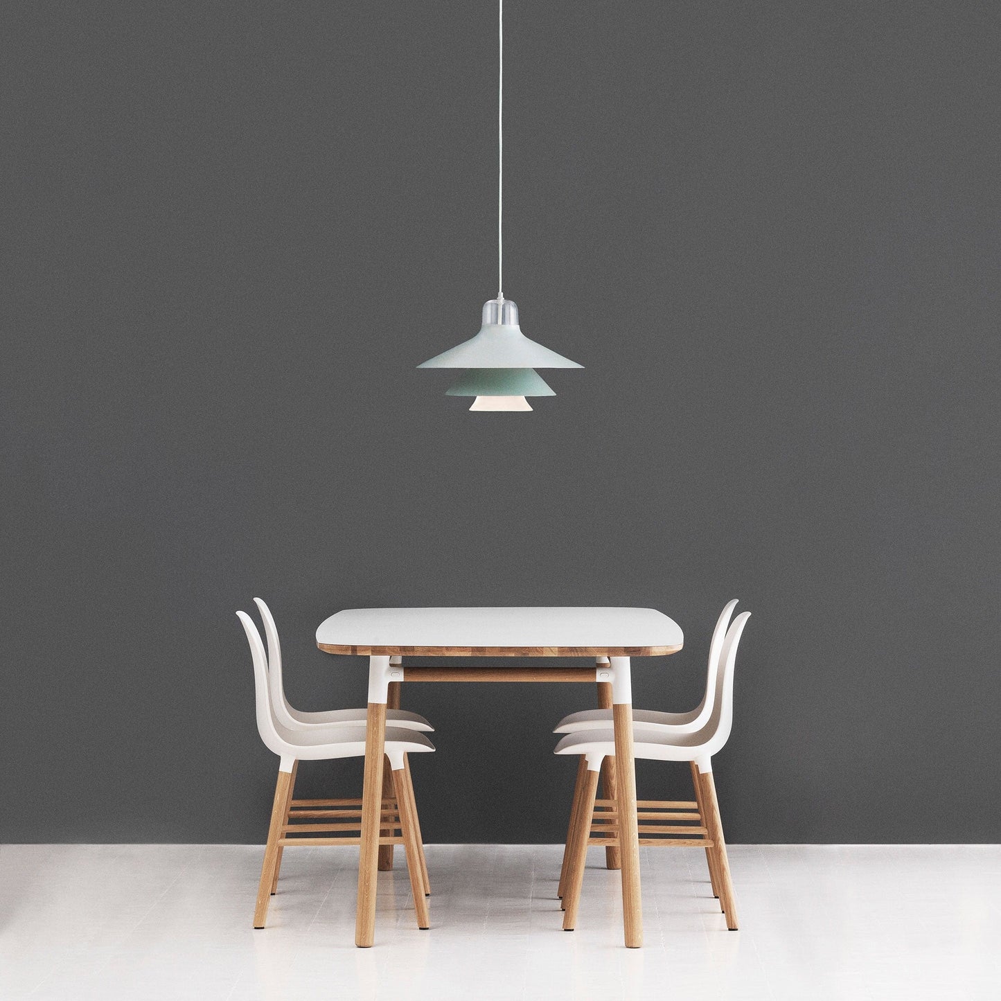 Form Esstisch 200x95cm Schwarz