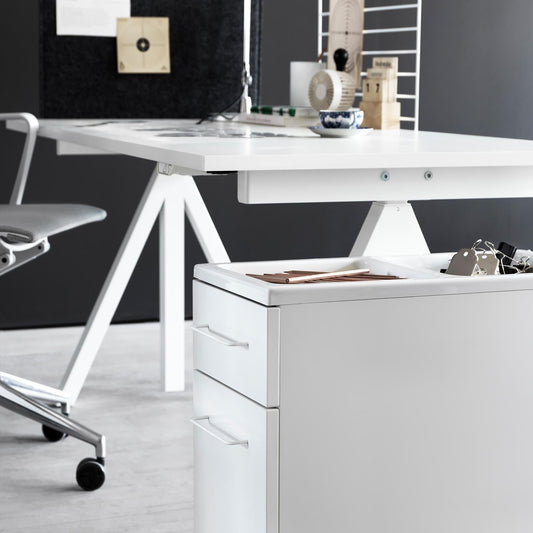 String Works Desk Schreibtisch Esche 140x78cm Weiß