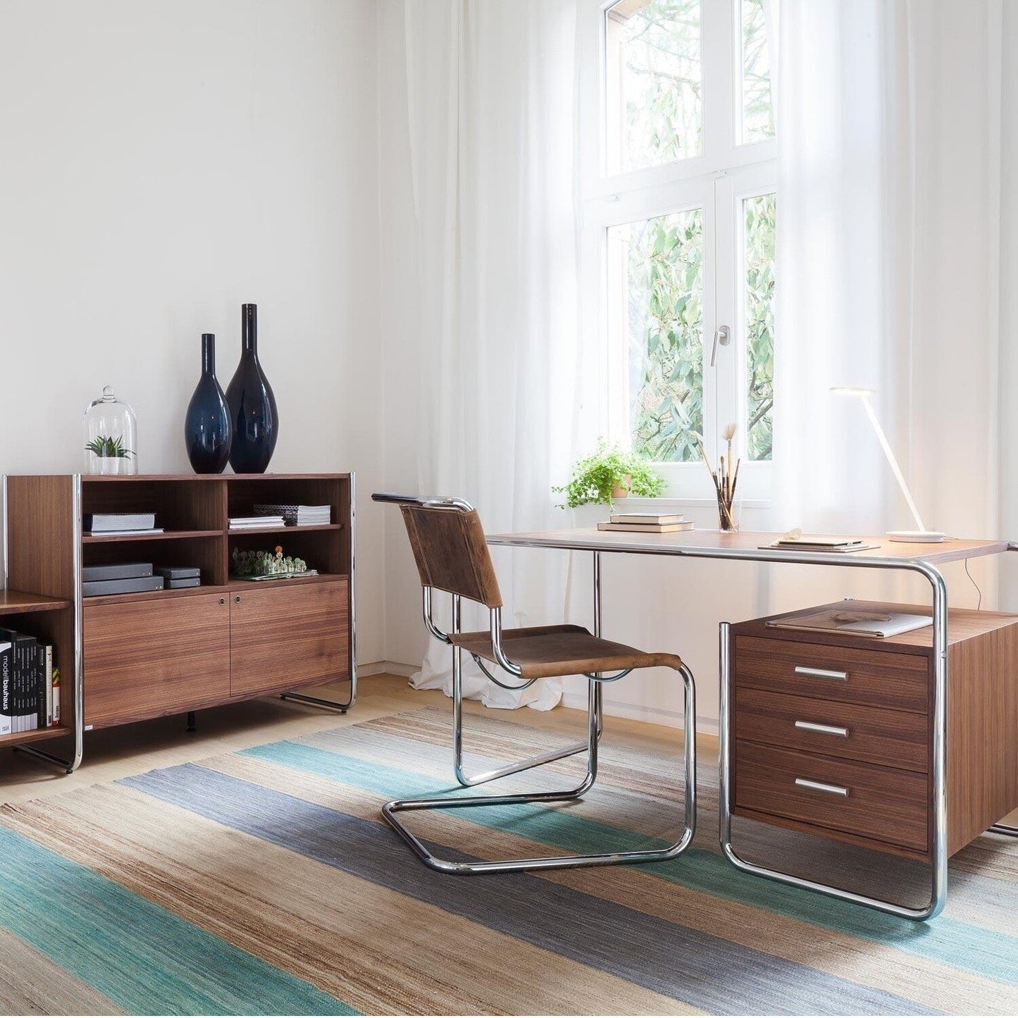 S 285/2 Schreibtisch Schwarz