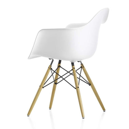 Aktionsset Eames Plastic Armchair DAW + Lammfell gratis Schwarz