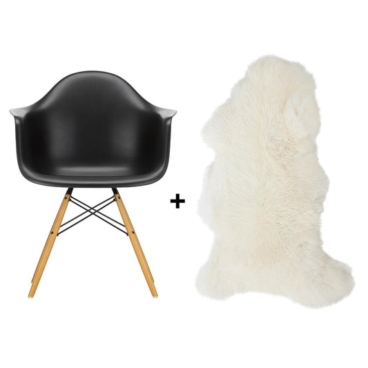 Aktionsset Eames Plastic Armchair DAW RE + Lammfell gratis Schwarz